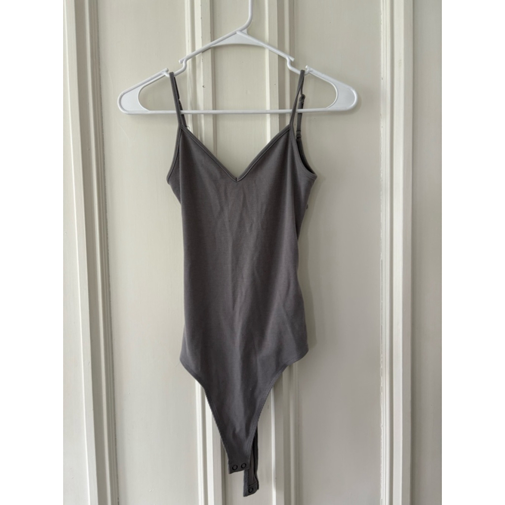 American Eagle womens Gray ribbed open back v-neck Bodysuit Size S
